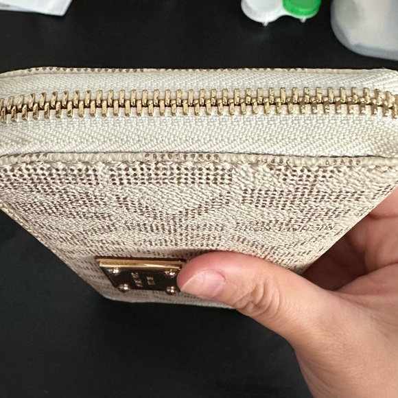 Michael Kors long Wallet - Picture 7 of 14